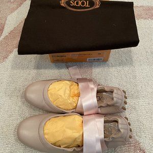 Tod's Light Pink Leather Loafers
